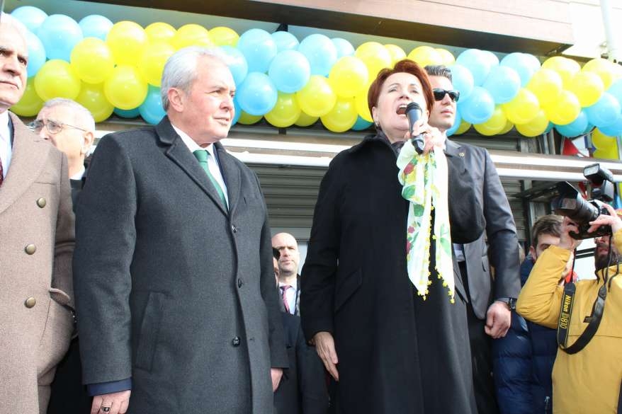 Hacı Karagöz'den miting gibi SKM açılışı 105
