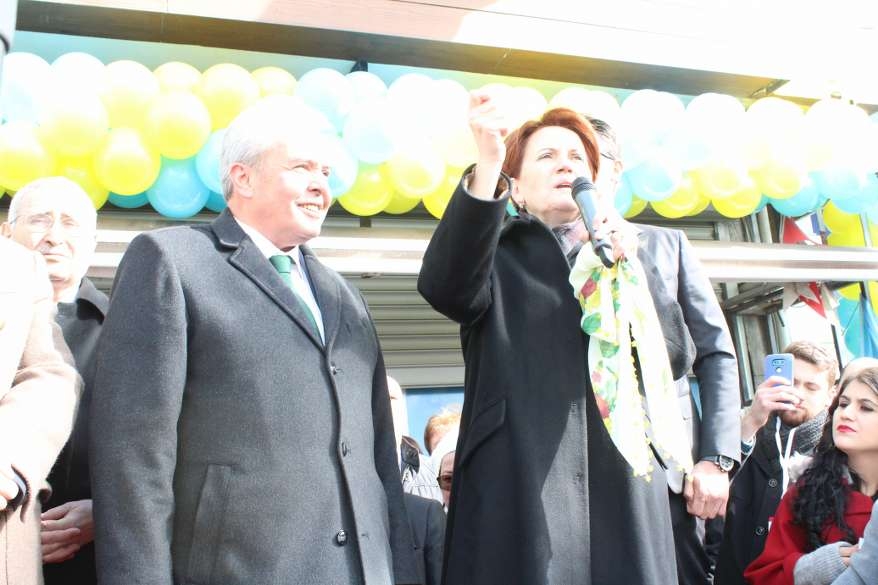 Hacı Karagöz'den miting gibi SKM açılışı 112