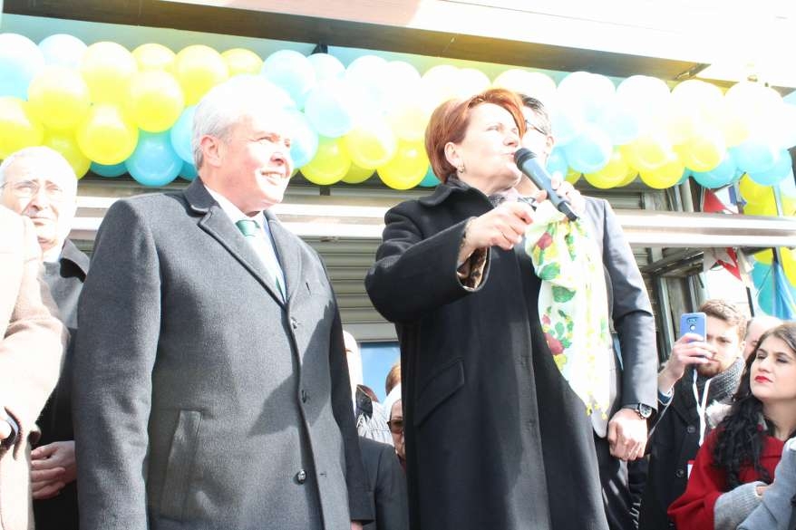 Hacı Karagöz'den miting gibi SKM açılışı 113