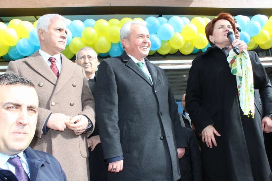 Hacı Karagöz'den miting gibi SKM açılışı 138