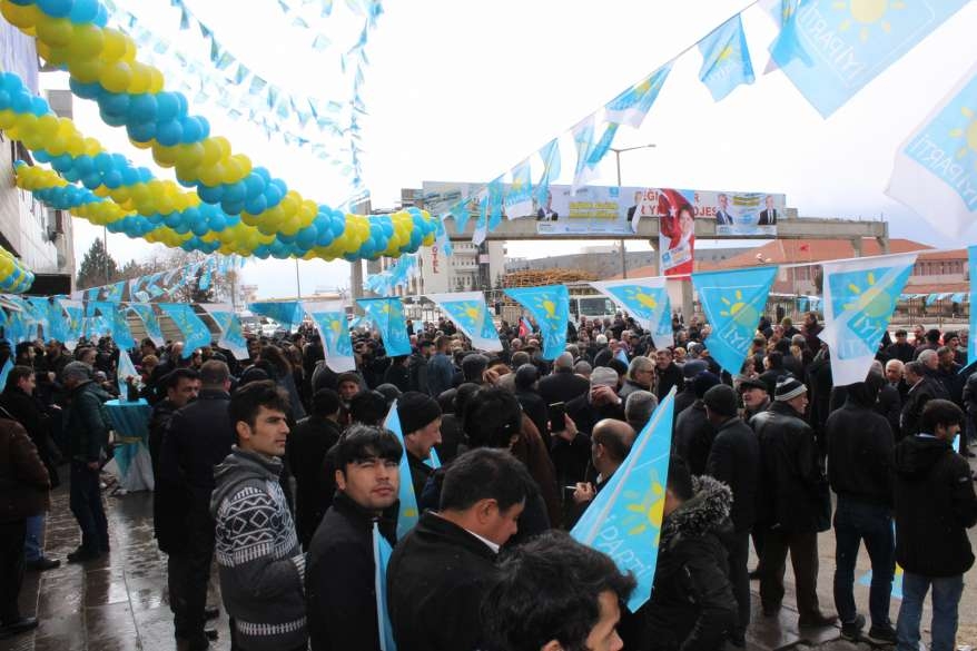 Hacı Karagöz'den miting gibi SKM açılışı 15