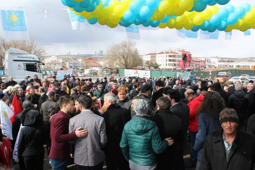 Hacı Karagöz'den miting gibi SKM açılışı 26