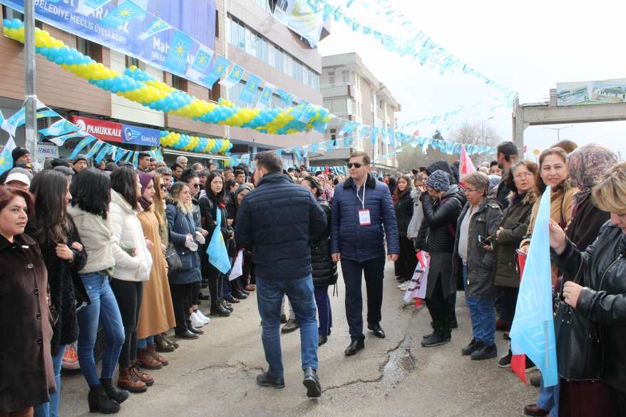 Hacı Karagöz'den miting gibi SKM açılışı 29