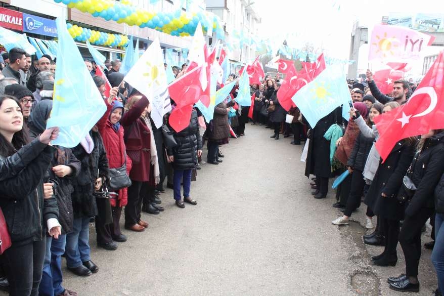 Hacı Karagöz'den miting gibi SKM açılışı 33