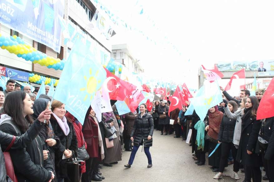 Hacı Karagöz'den miting gibi SKM açılışı 35