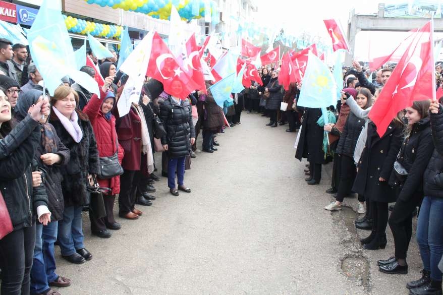 Hacı Karagöz'den miting gibi SKM açılışı 36