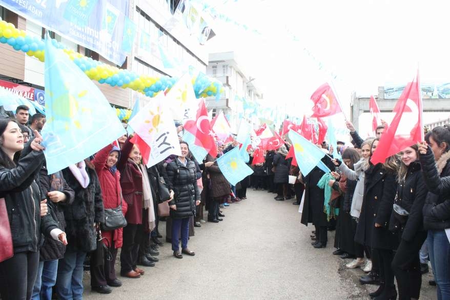 Hacı Karagöz'den miting gibi SKM açılışı 40