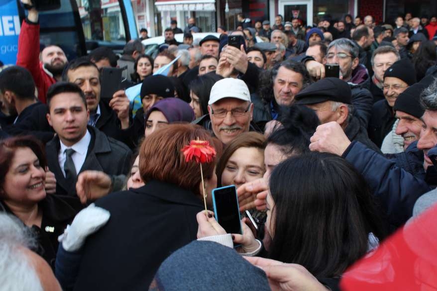 Hacı Karagöz'den miting gibi SKM açılışı 49