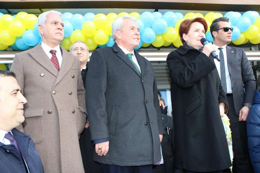 Hacı Karagöz'den miting gibi SKM açılışı 65