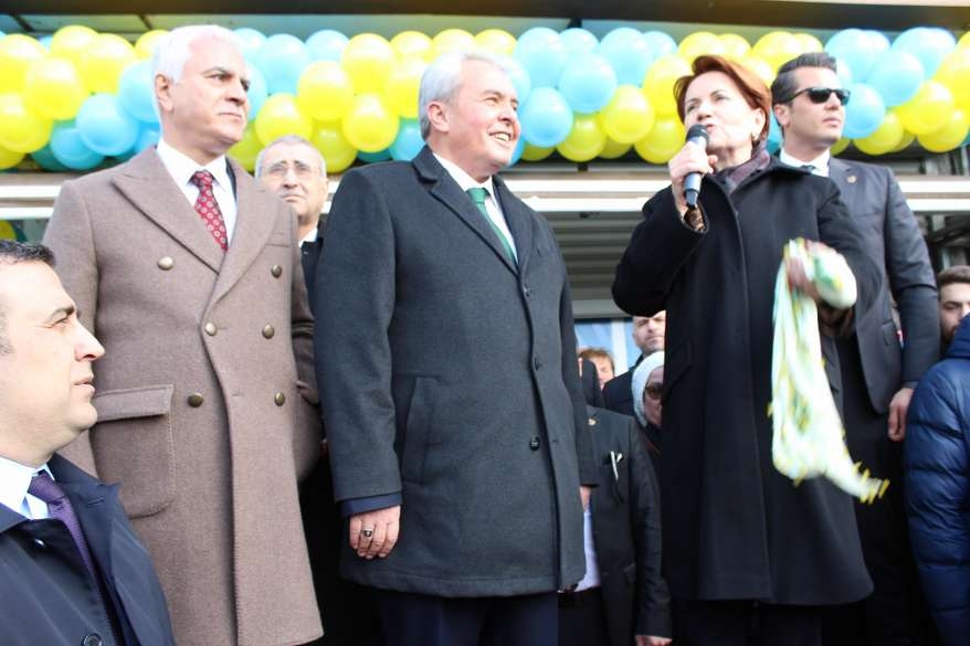 Hacı Karagöz'den miting gibi SKM açılışı 70