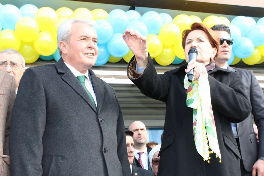 Hacı Karagöz'den miting gibi SKM açılışı 72