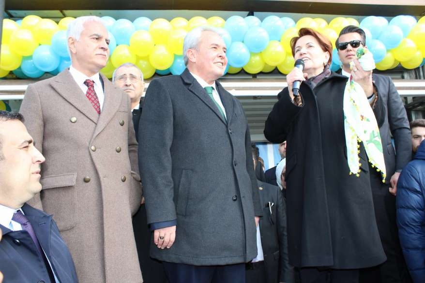 Hacı Karagöz'den miting gibi SKM açılışı 75