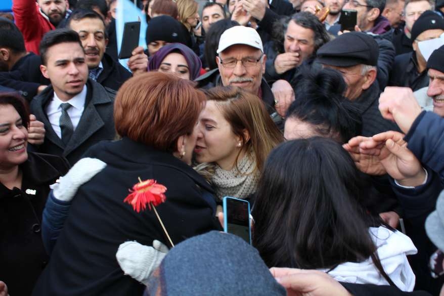 Hacı Karagöz'den miting gibi SKM açılışı 80