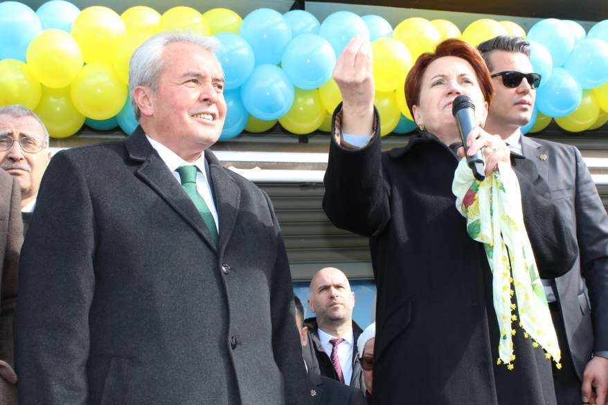 Hacı Karagöz'den miting gibi SKM açılışı 88