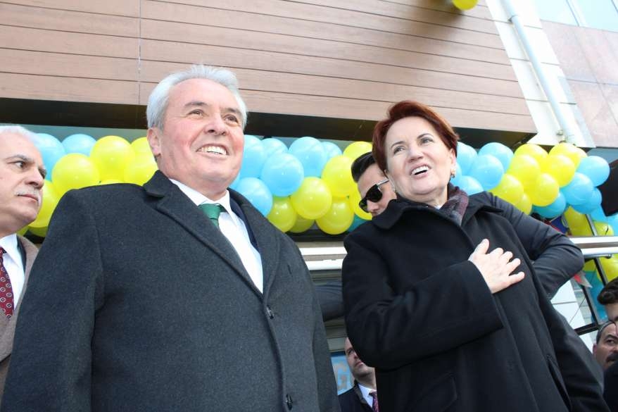 Hacı Karagöz'den miting gibi SKM açılışı 90