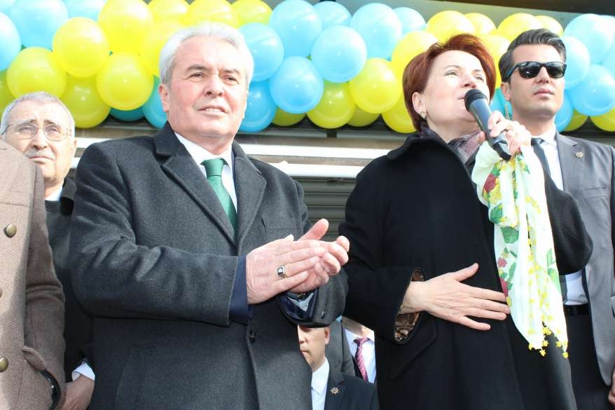 Hacı Karagöz'den miting gibi SKM açılışı 91