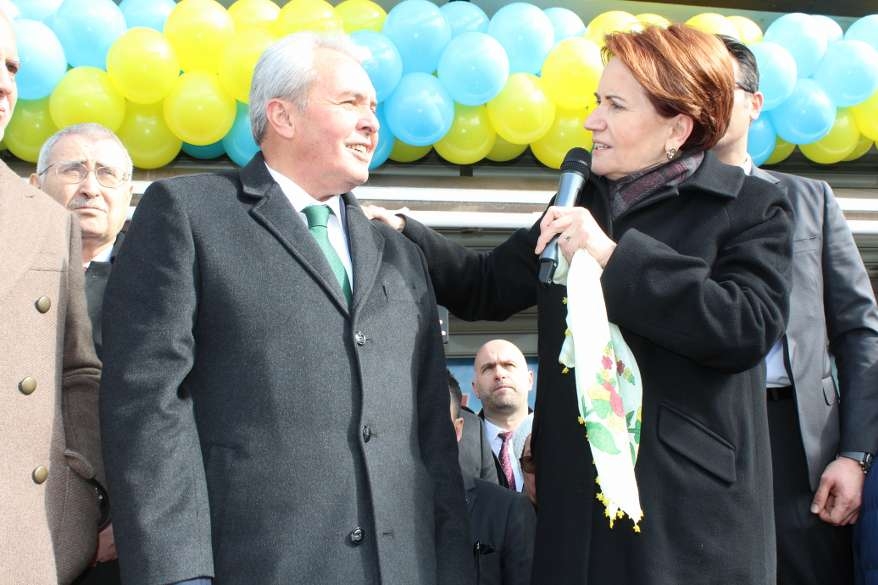 Hacı Karagöz'den miting gibi SKM açılışı 94