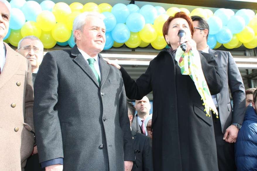 Hacı Karagöz'den miting gibi SKM açılışı 95