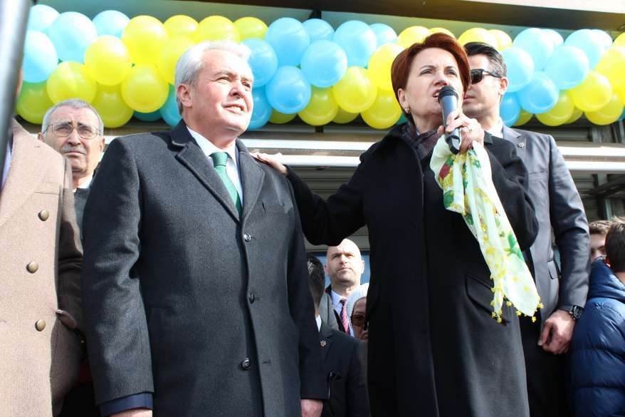 Hacı Karagöz'den miting gibi SKM açılışı 96