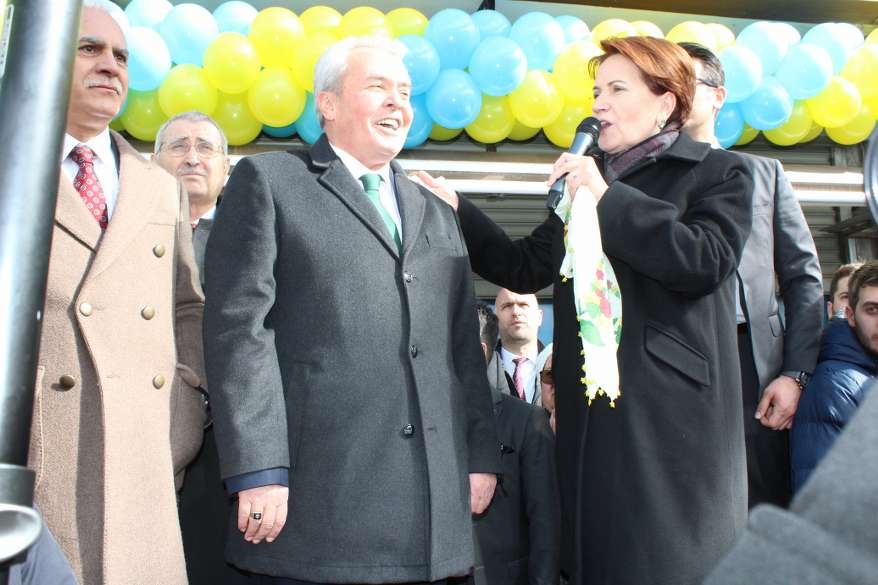 Hacı Karagöz'den miting gibi SKM açılışı 97