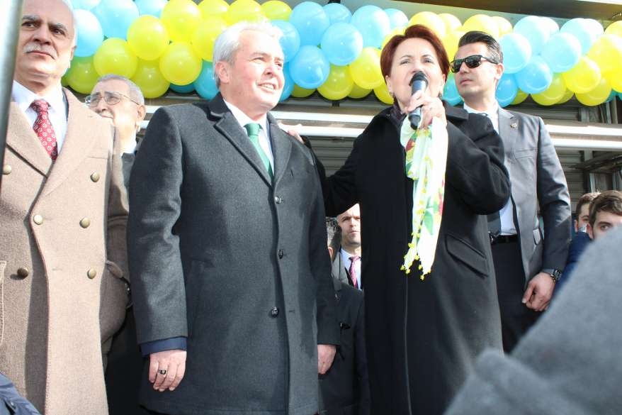 Hacı Karagöz'den miting gibi SKM açılışı 98