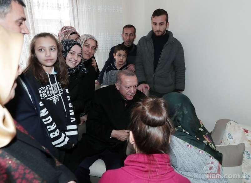 Cumhurbaşkanı Erdoğan'dan Gölbaşı'nda çat kapı ev ziyareti 3