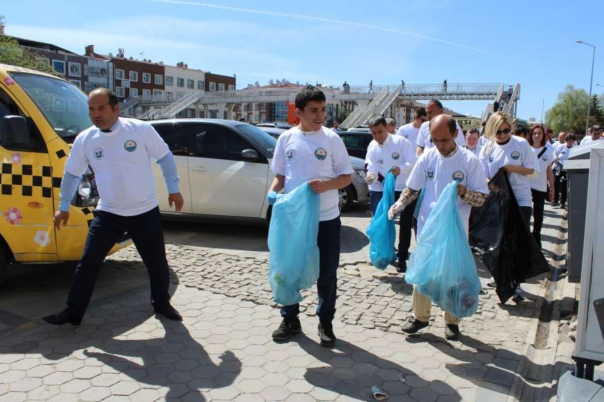 Engelli öğrencilerden örnek temizlik kampanyası 18