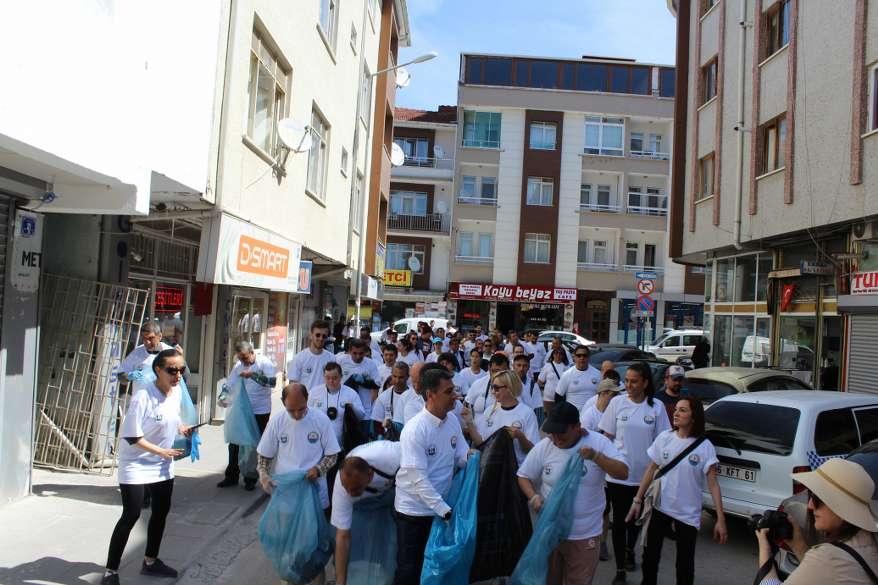 Engelli öğrencilerden örnek temizlik kampanyası 33