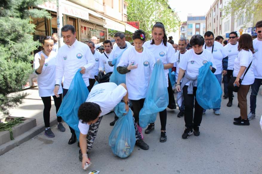 Engelli öğrencilerden örnek temizlik kampanyası 40