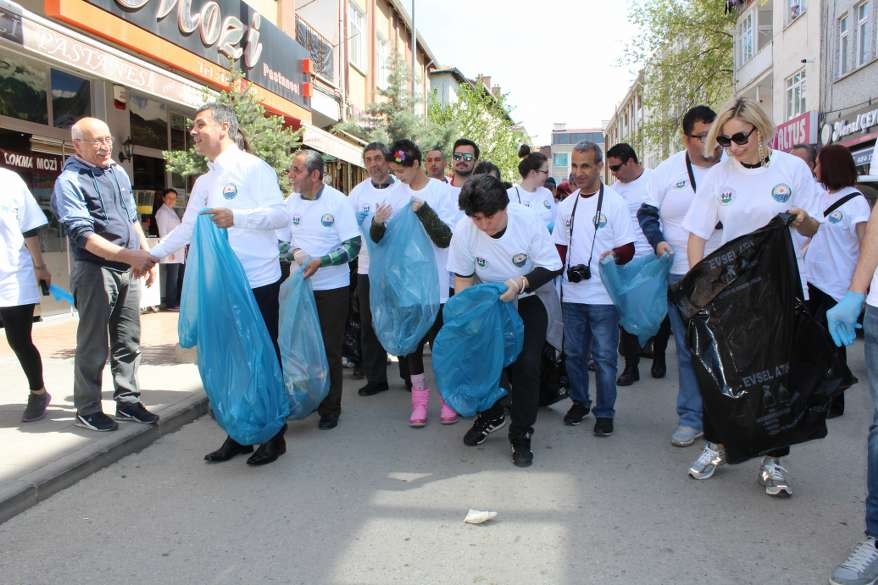 Engelli öğrencilerden örnek temizlik kampanyası 43