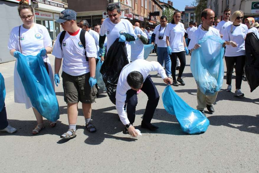 Engelli öğrencilerden örnek temizlik kampanyası 47