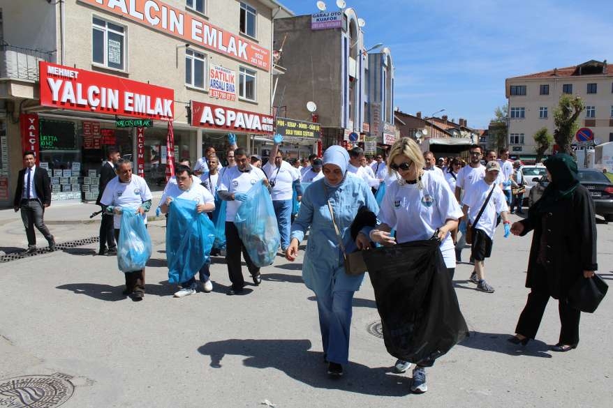 Engelli öğrencilerden örnek temizlik kampanyası 48