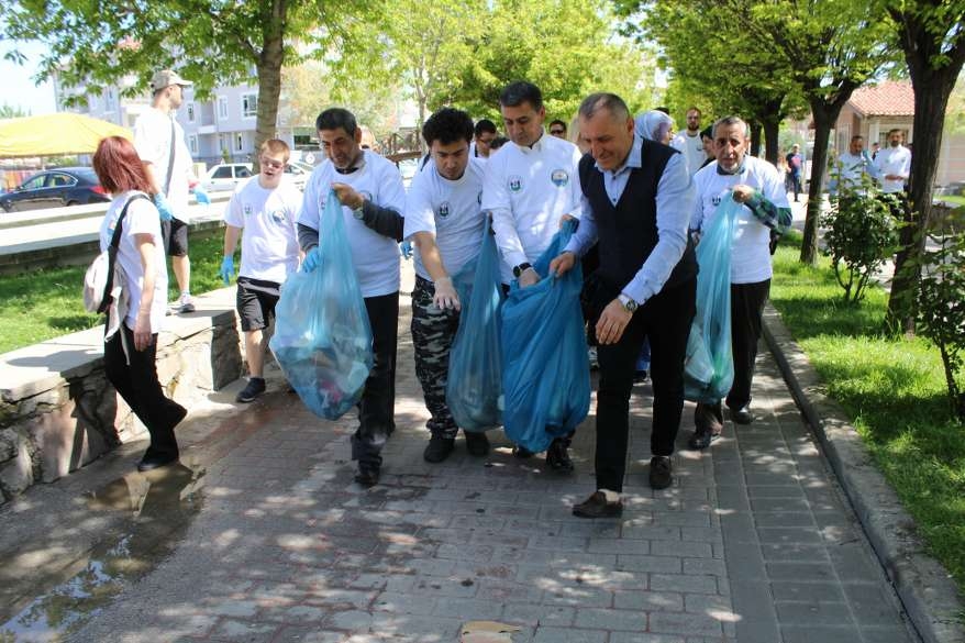 Engelli öğrencilerden örnek temizlik kampanyası 50