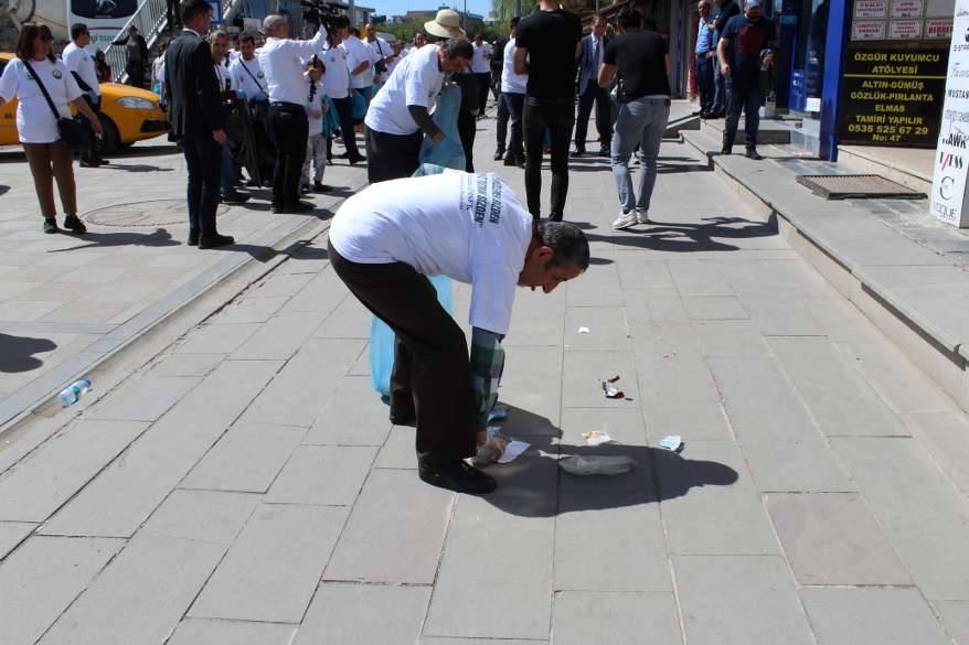 Engelli öğrencilerden örnek temizlik kampanyası 9