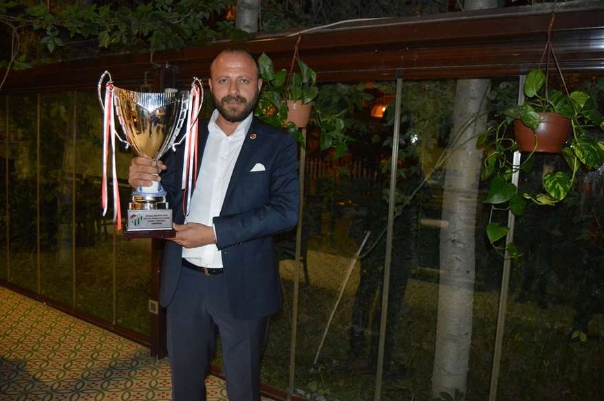 Turnuvanın şampiyonu Velihimmetlispor 11