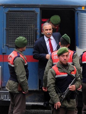 Türkiye tutuklu yazar okuyor 1