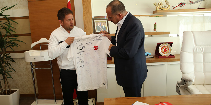 Dünya Şampiyonu takımdan Başkan Duruay'a ziyaret