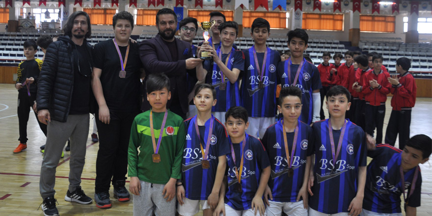 Gölbaşı'nda Futsal ödül törenleri yapıldı