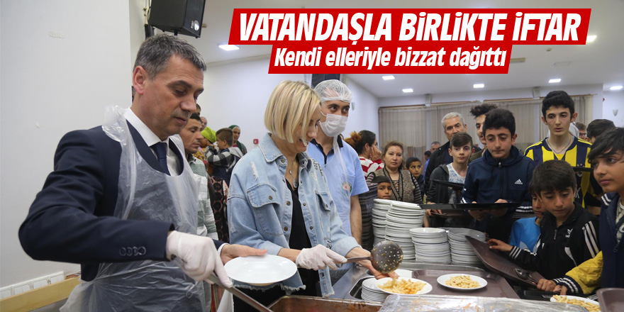 Başkan Şimşek vatandaşla birlikte iftar yaptı