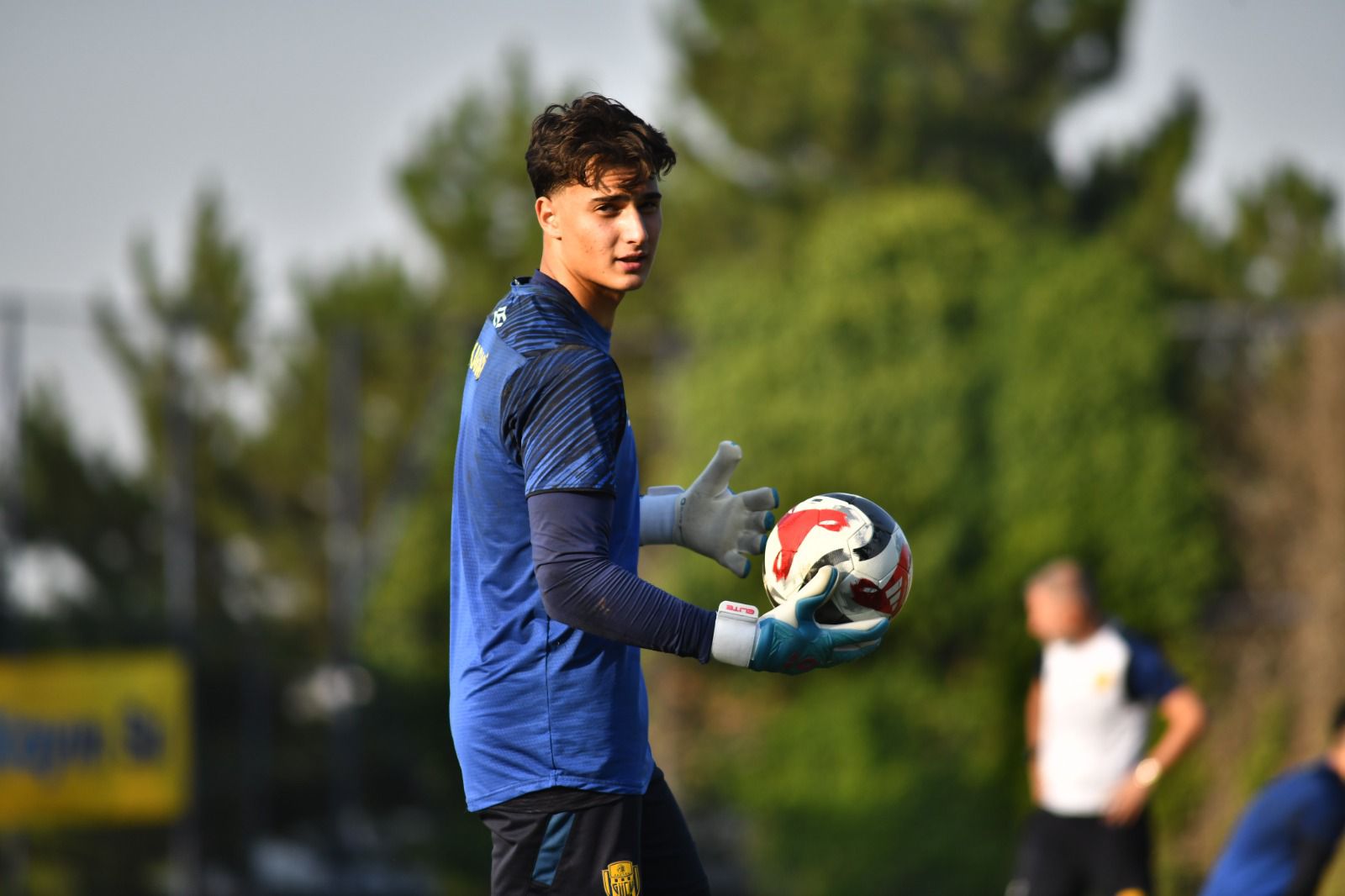 Ankaragücü’nün Genç Kalecisi Görkem Cihan Parlıyor: Avrupa Devlerinin Radarında!