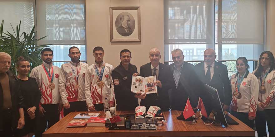 ŞEGA Spor Kulübü Milli Sporcuları, Onursal Başkan Turgut Aslan’ı Ziyaret Etti