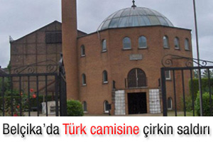 Camiye saldırıp Türk bayrağını indirdiler