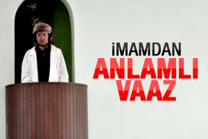 İmam kaskla vaaz verdi