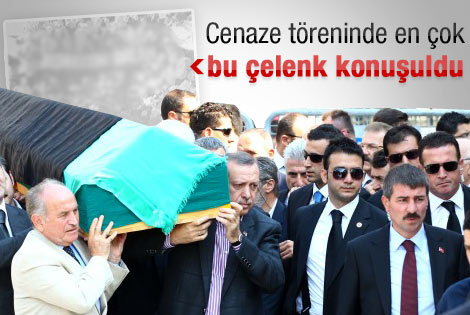 Tenzile Erdoğan'ın cenazesinde ilginç çelenk