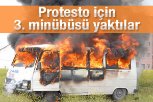 Protesto için üçüncü minibüsü yaktılar