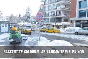 Başkent'te kaldırımlar kardan temizleniyor