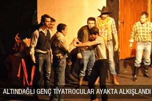 ALTINDAĞLI GENÇ TİYATROCULAR AYAKTA ALKIŞLANDI