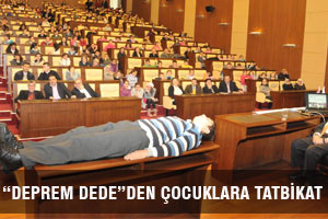 “DEPREM DEDE”DEN ÇOCUKLARA TATBİKAT