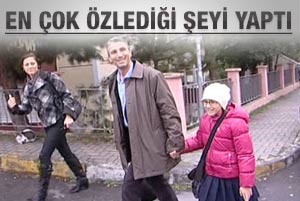 Nedim Şener kızını okula götürdü