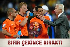 Hollanda'nın hocası istifa etti